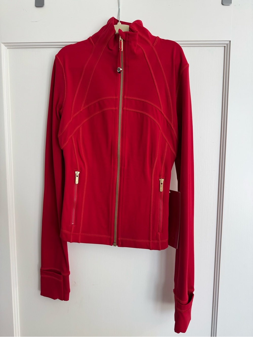 lululemon cropped Nulu Lunar New Year Oxford Red Limited Edition, NWT. Size 0